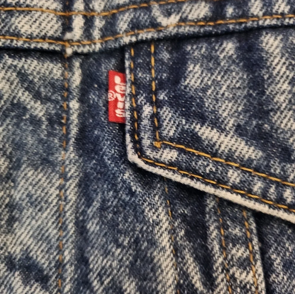 📣 Vintage 90s Levi Red Tag Acid Wash Denim Blue 🤠  Jean Jacket 🧥 Size Small - Picture 5 of 8